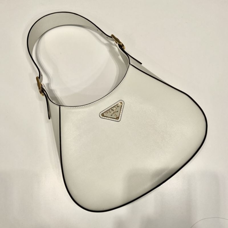 Pra*a cleo bags